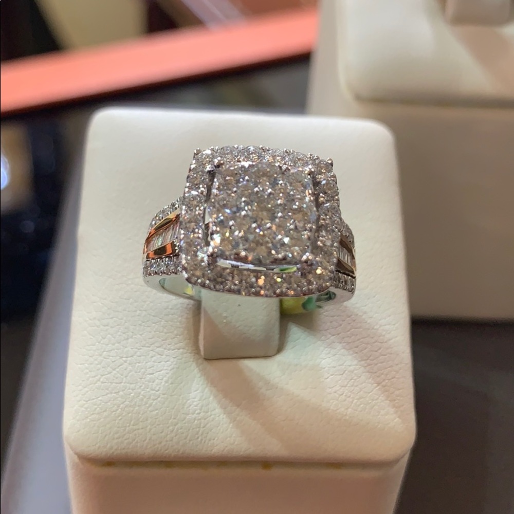 Ladies 10k yellow gold 2ctw genuine diamond ring